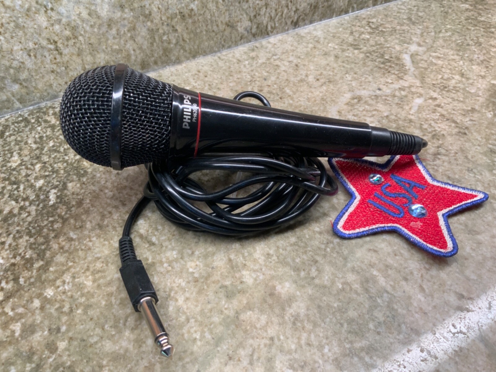 Philips PH62080 Dynamic Uni-Directional Cable Microphone Wired Karaoke Black