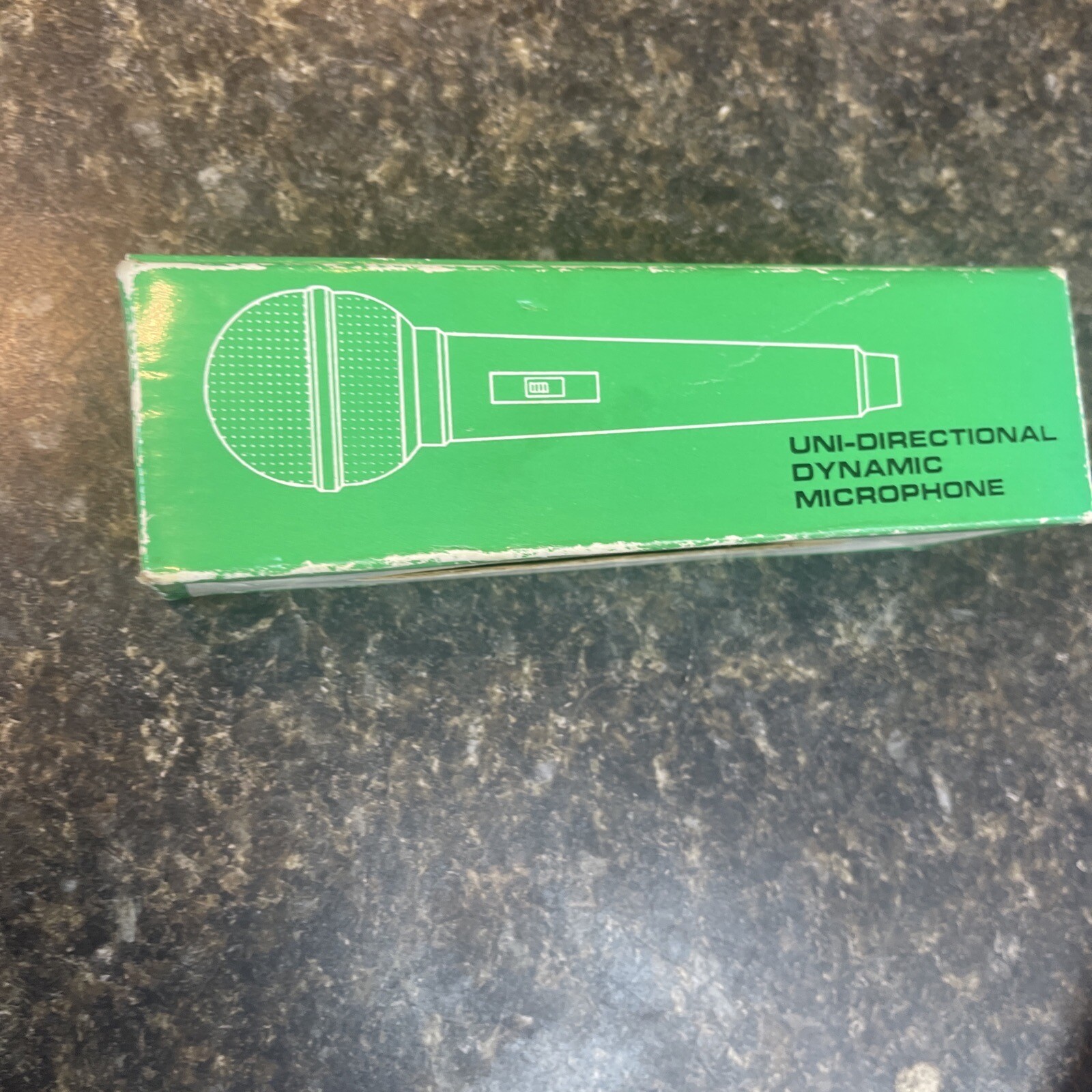 UNI-DIRECTIONAL DYNAMIC MICROPHONE New