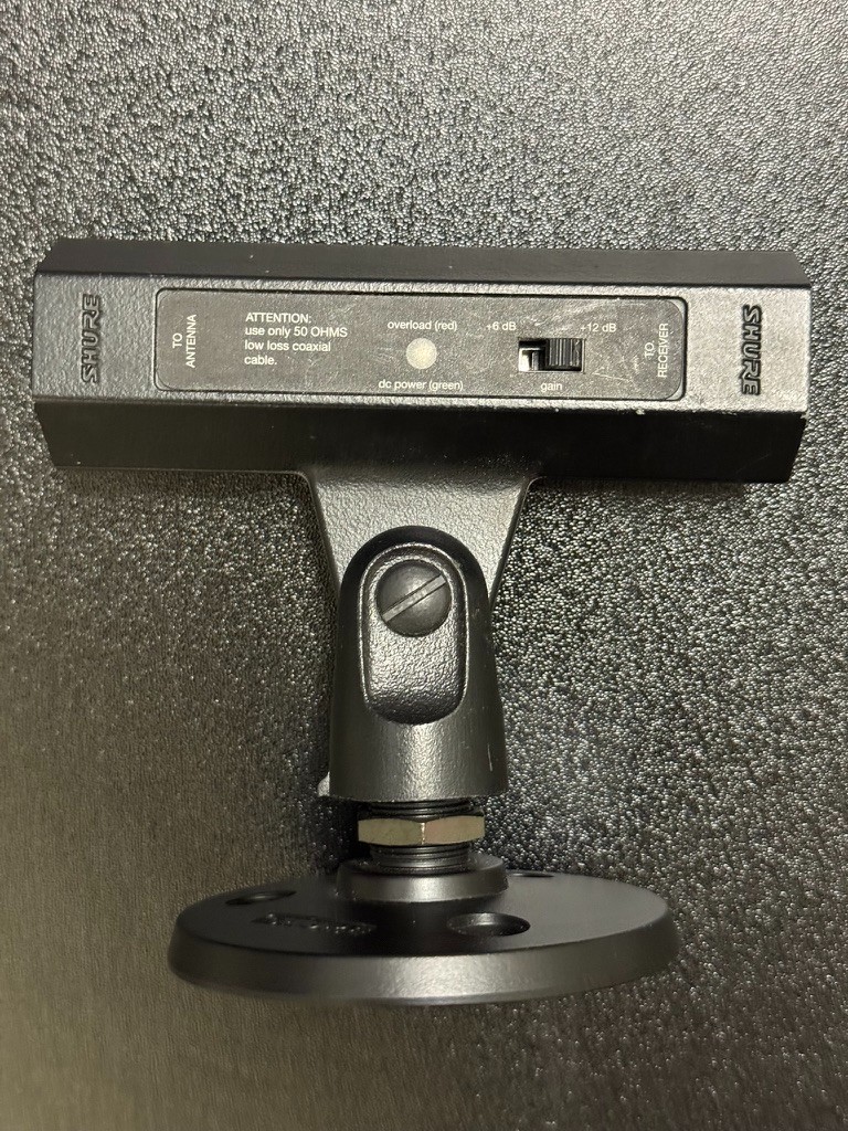 Shure UA830 In-Line Antenna Amplifier – +6 / +12 dB – Very Good Condition