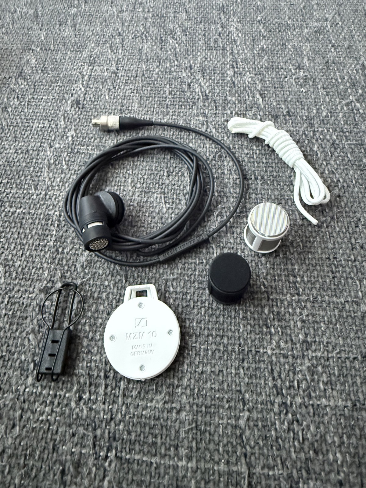 Sennheiser MKE 40 Lavalier Microphone 3-Pin LEMO NEW Open Box Complete Set