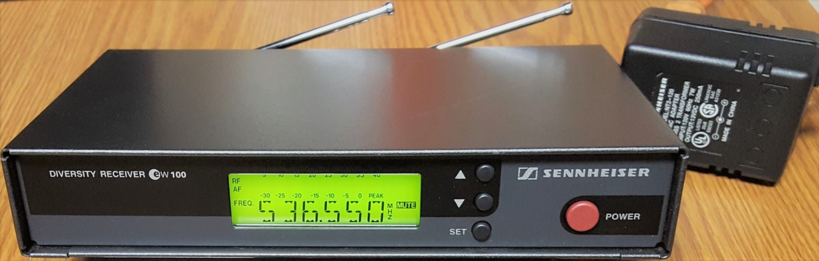 Sennheiser Evolution EM100 Wireless Mic Receiver A-band 518-550 MHz EW100 NICE