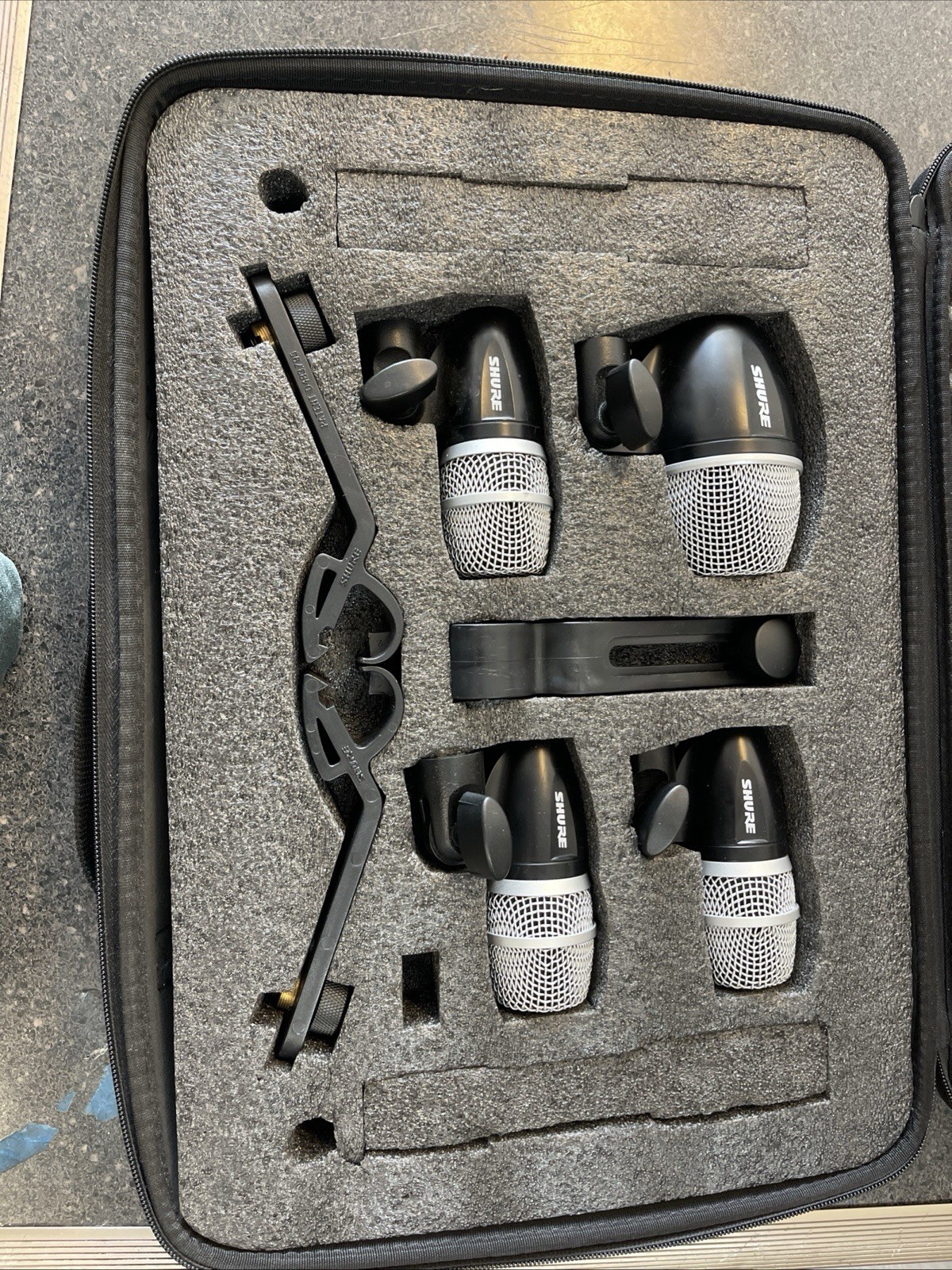 Shure PGDMK4-XLR Drum Microphone Kit 4-Piece Set for Kick 1, Snare Tom 3