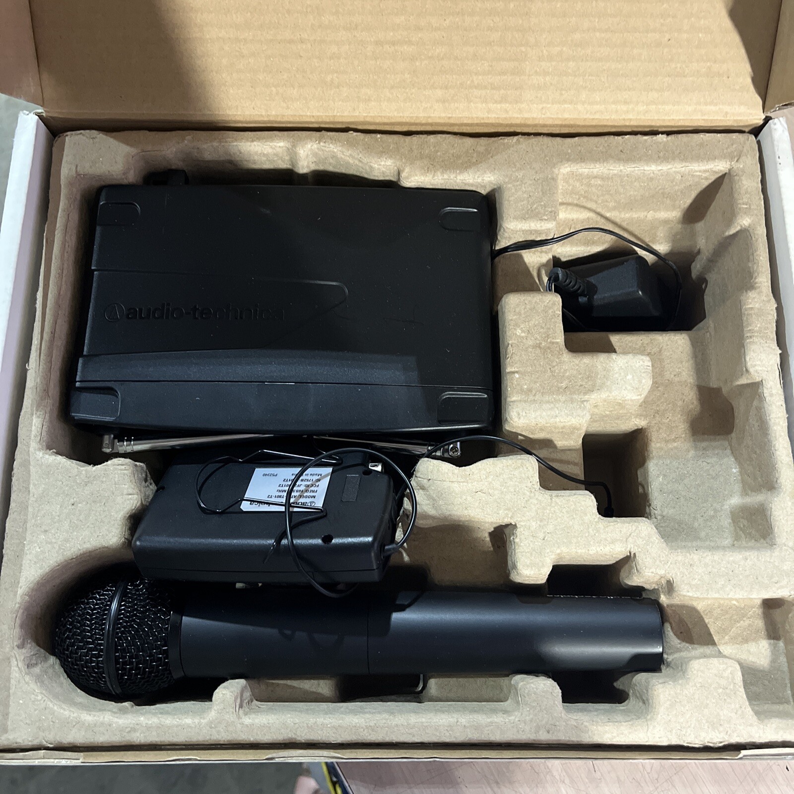 AUDIO-TECHNICA WIRELESS SYSTEM 8 ATW R800-T3 W MIC