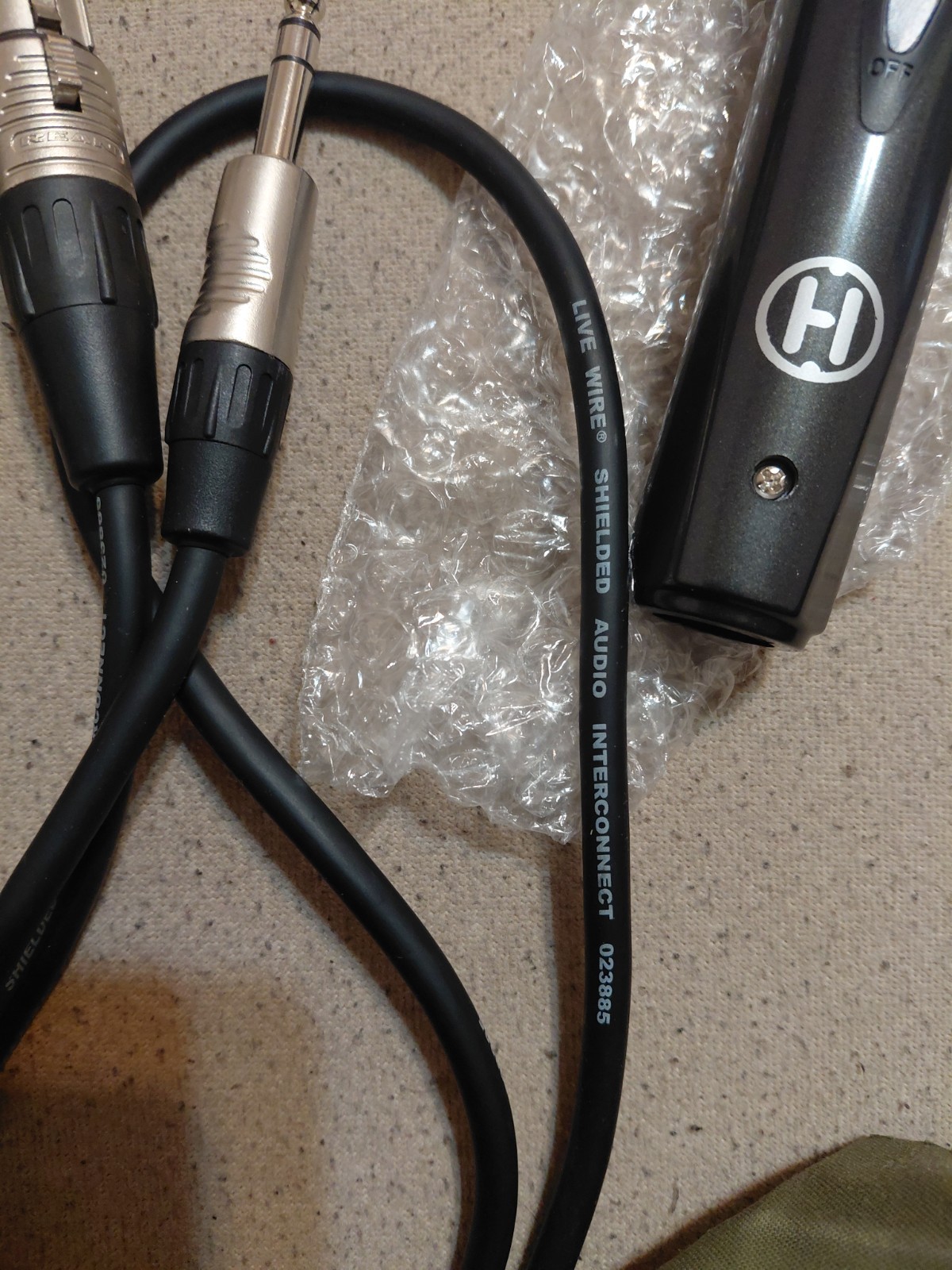 Harbinger Black Metal Dynamic Xlr Microphone W/ 10ft Cable & 3ft Live Wire Cable