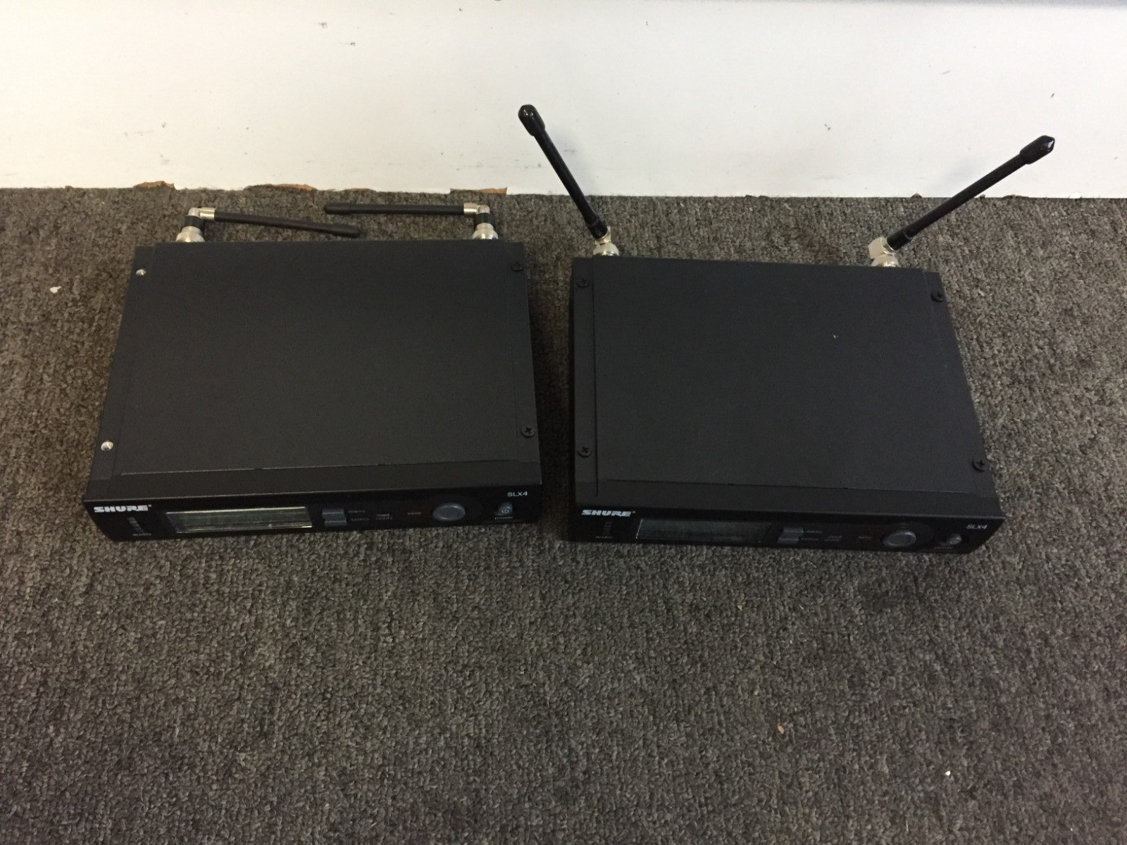 Lot of 2 Shure SLX4 G4 Wireless Microphone Receiver 494-518 MHz