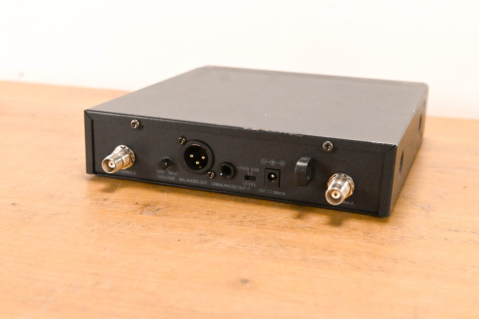 Electro-Voice (EV) R-300 Receiver w/ BP-300 Bodypack – Band C (NO PSU) CG010X0