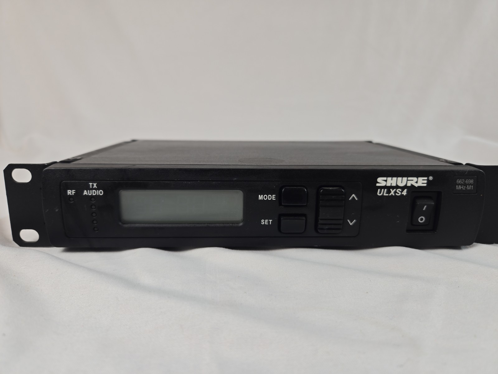 Shure ULXS4 Receiver 662-698 MHz. No Power Supply. Untested
