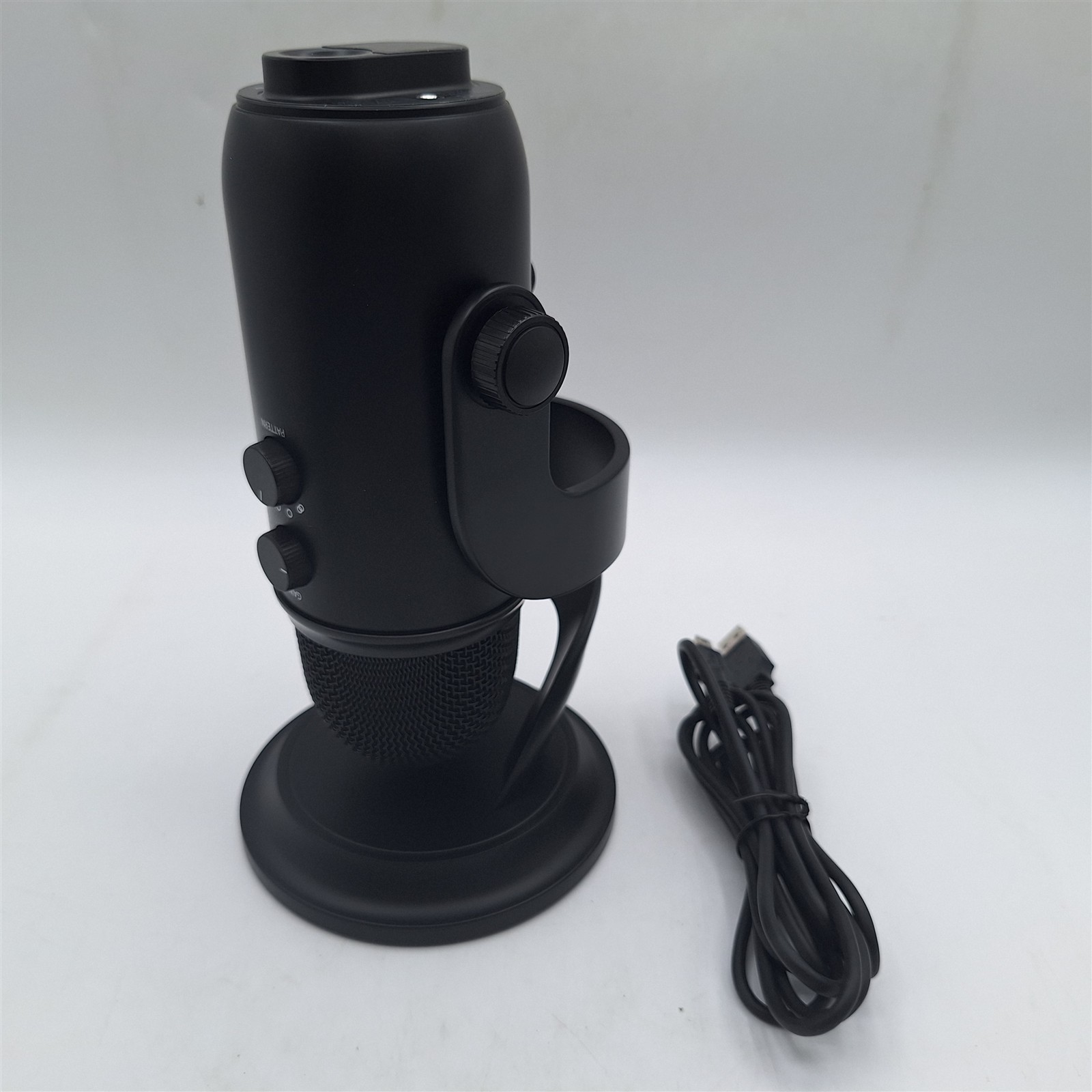 Blue Yeti Professional Multi-Pattern USB Condenser Microphone – Blackout
