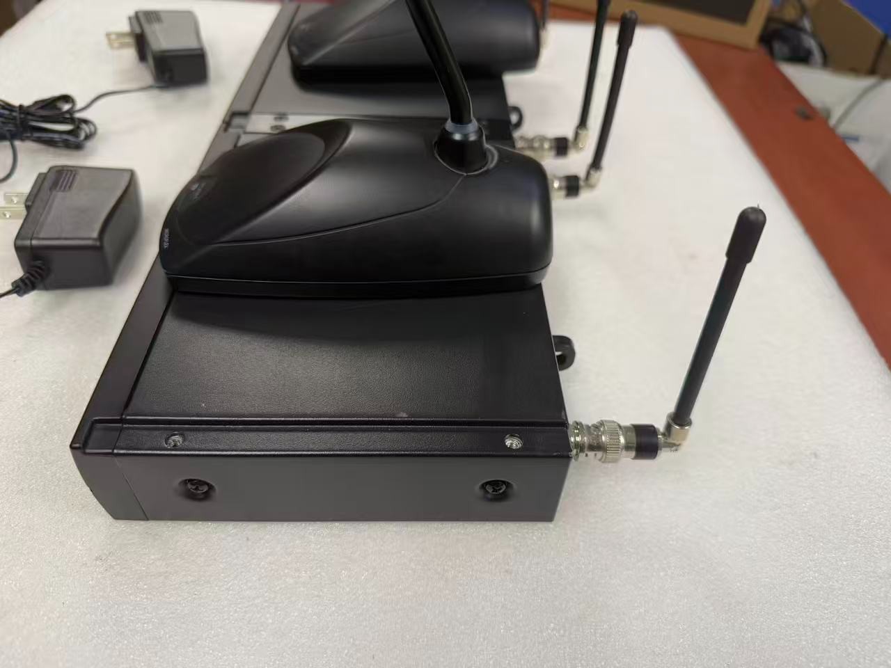 Set of 2 Shure SLX4 Wireless Microphone system w/ MX890 G4 Mic- 470-494MHz