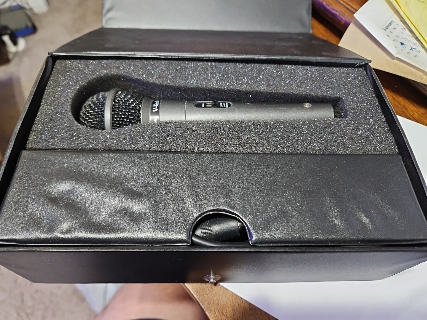 Microphone V-TECH VT-1030 Uni-Directional Dynamic 600 OHM Barely Used W/box Cord