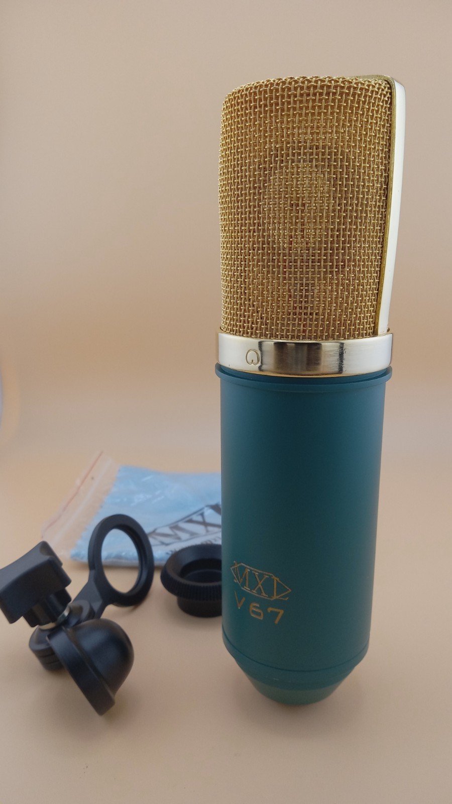 MXL V67G Large-Diaphragm Cardioid Condenser Microphone (Green with Gold Grille)