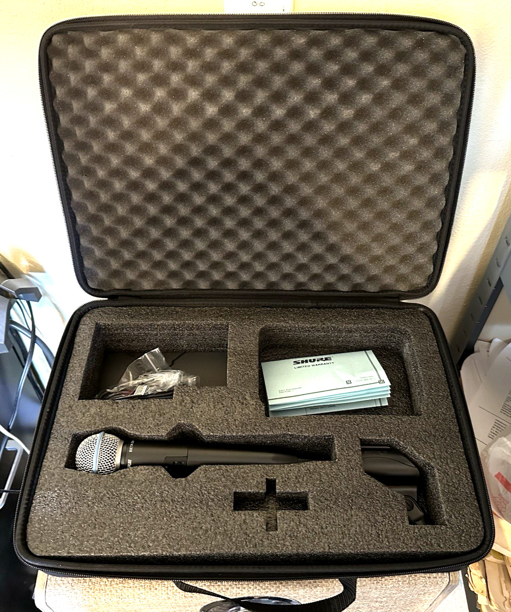 Shure GLXD2 Beta 58A Vocal Wireless Mic with storage case