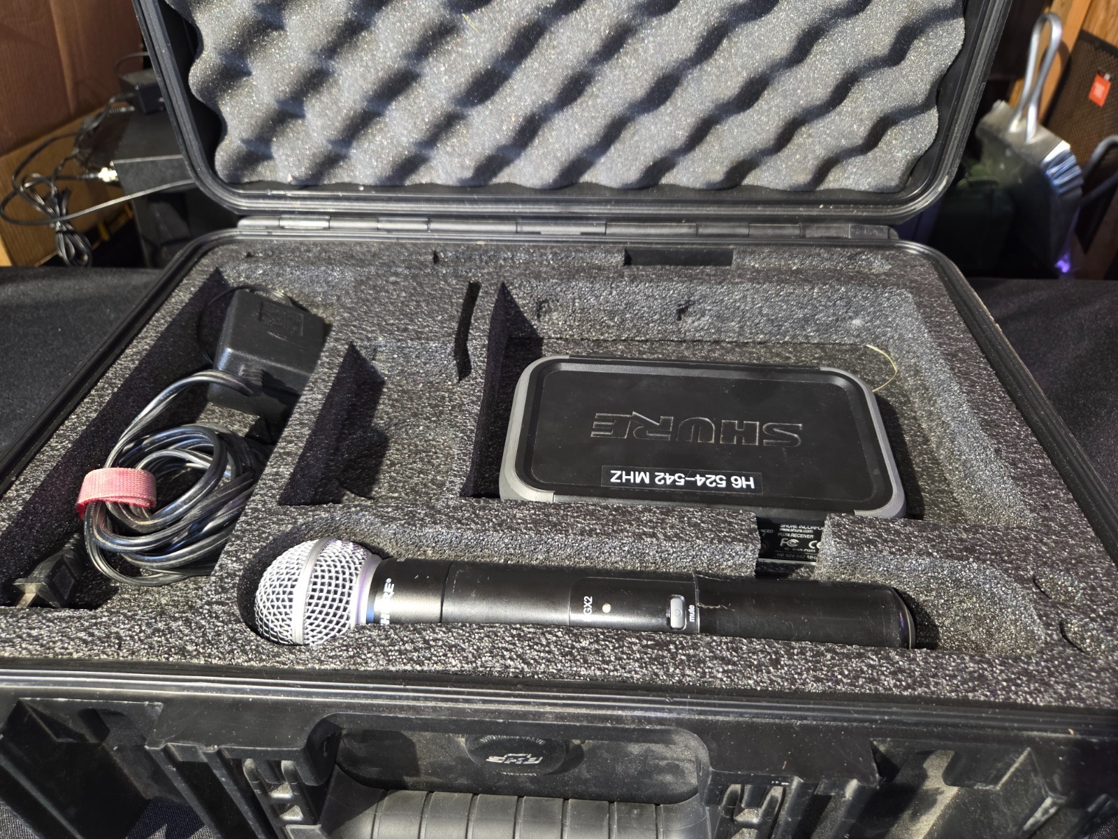 Shure Wireless PGX Microphone w/Receiver & Case PGX4 SURE SM58 524-542 Mgz