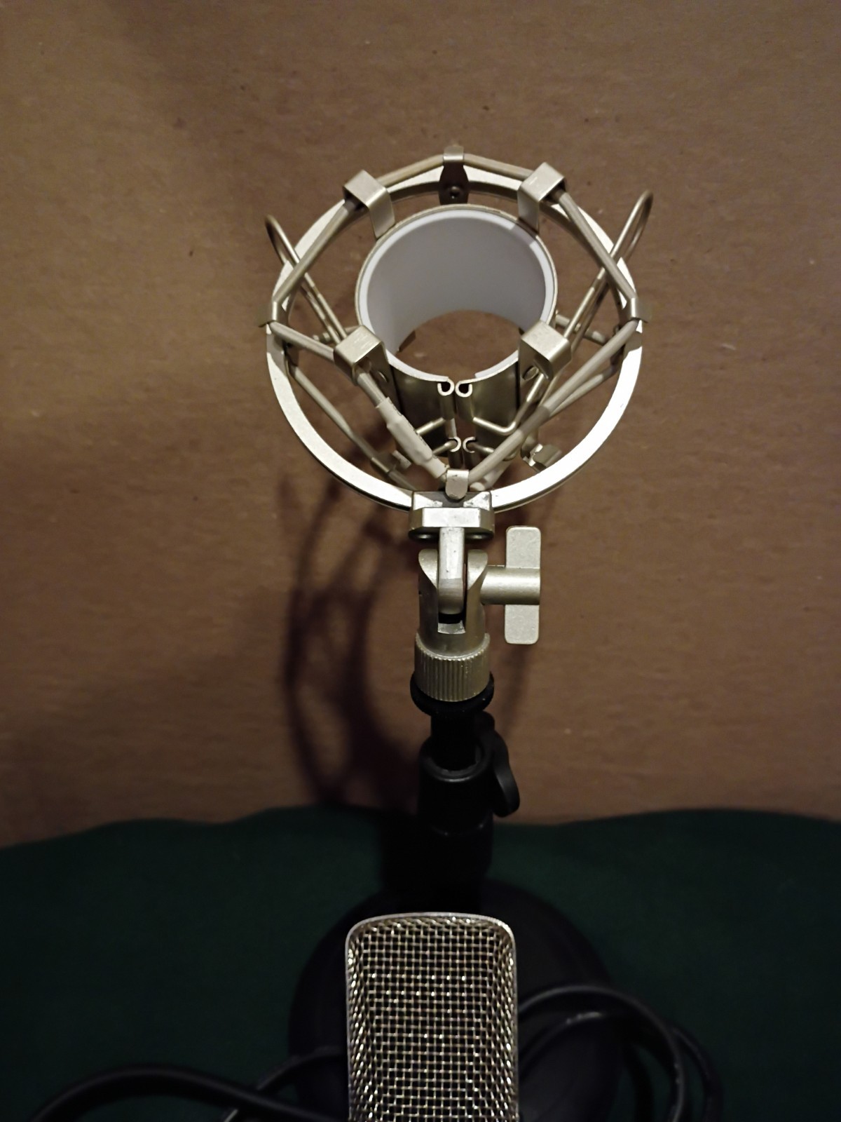 *****GENUINE NEEWER STUDIO CONDENSER MICROPHONE (NW700)*****W/ Desk Top Stand