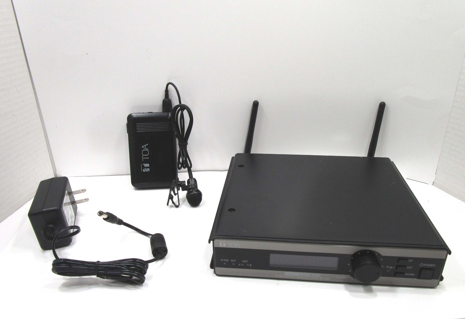 TOA Wireless Microphone System WT-5800 Tuner & WM-5320 Bodypack & Lavalier Mic