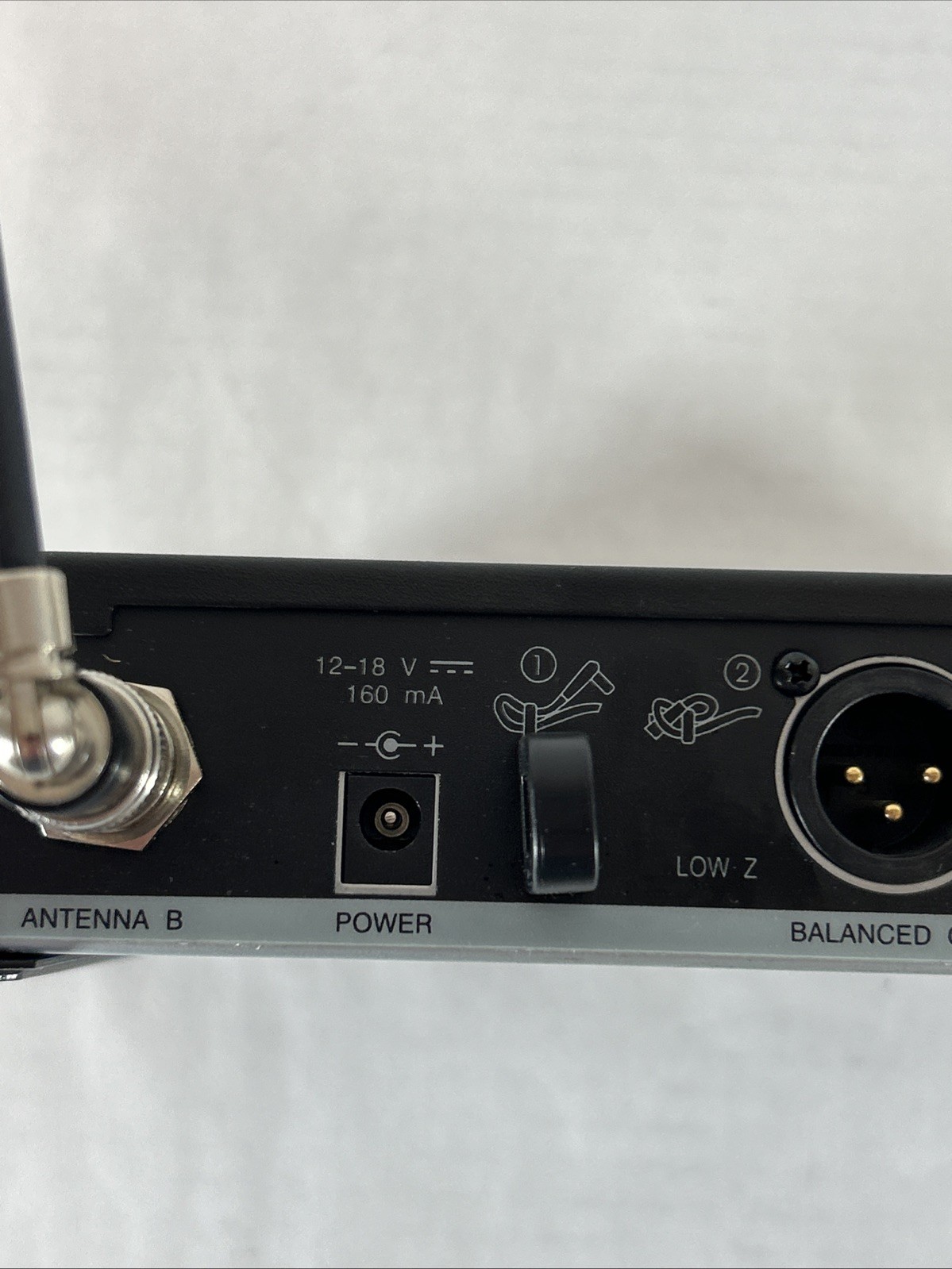 Shure SLX4-G5 494-518MHz Wireless Microphone Receiver (RECIEVER ONLY) Tested