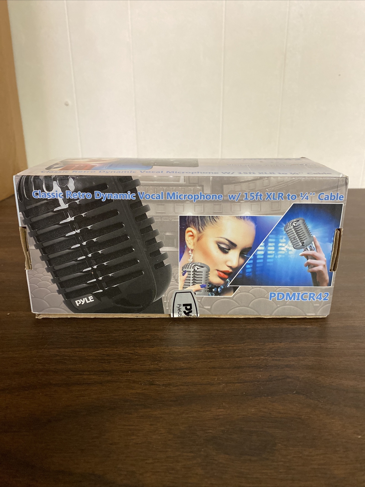 PYLE PDMICR42SL Classic Retro Vintage Style Dynamic Vocal Microphone (SILVER)