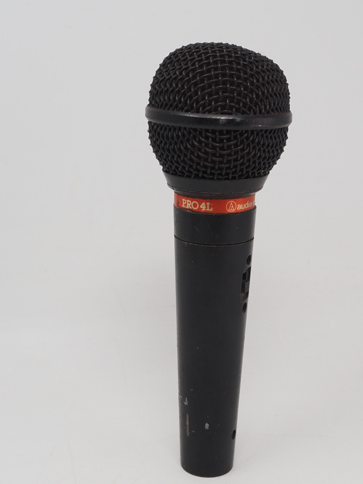 Audio-Technica Pro 4L Black Dynamic Cardioid Handheld Microphone – XLR + Mute