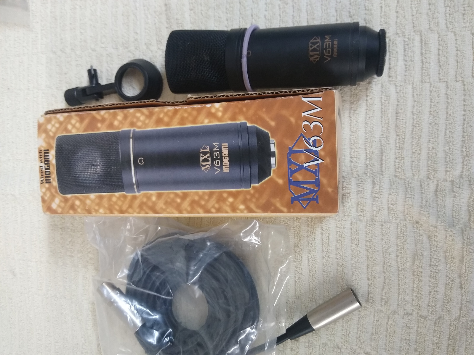 mxl v63m large diaphram condenser microphone