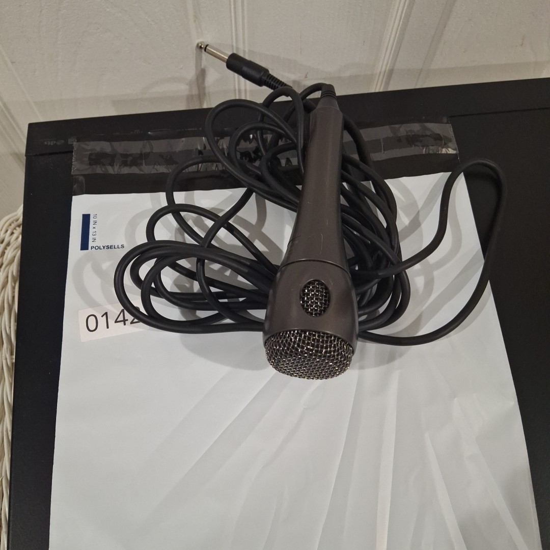 Radio Shack Dynamic Microphone 500 Ohm Model 33–3024 w/Cable