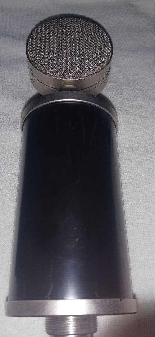 CAD Trion 8000 Vacuum Tube Condenser Microphone with Hard Case
