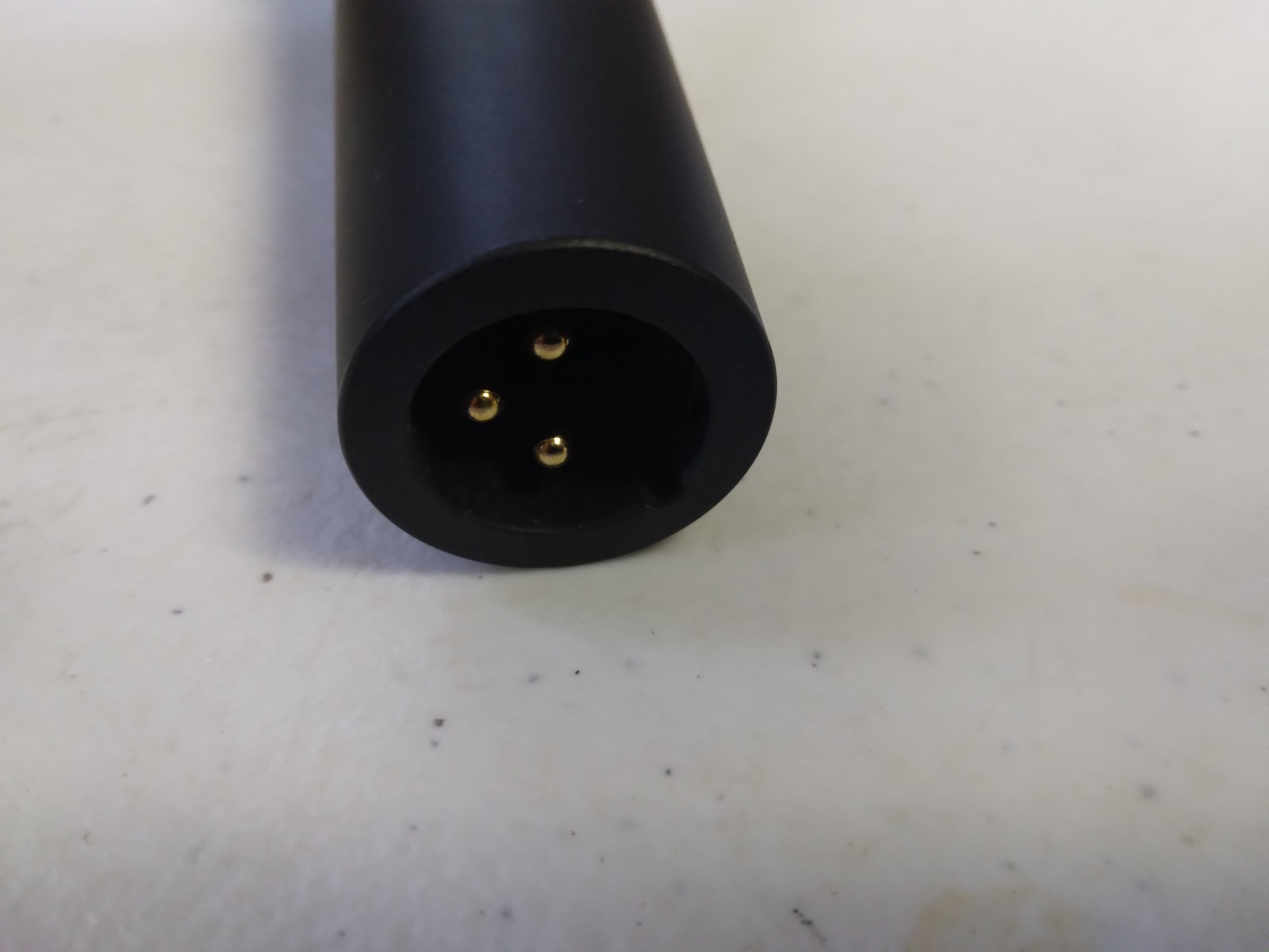 Behringer ULTRAVOICE XM8500 Dynamic Vocal Microphone Cardioid – Black w/tripod