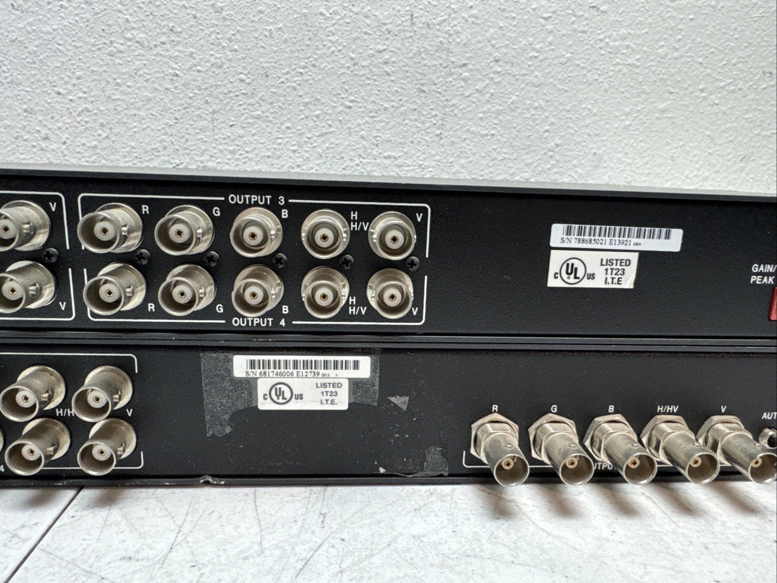 2 Extron DA RGB/YUV Series Wideband Distribution Amplifier DA6 RGBHV / SW4