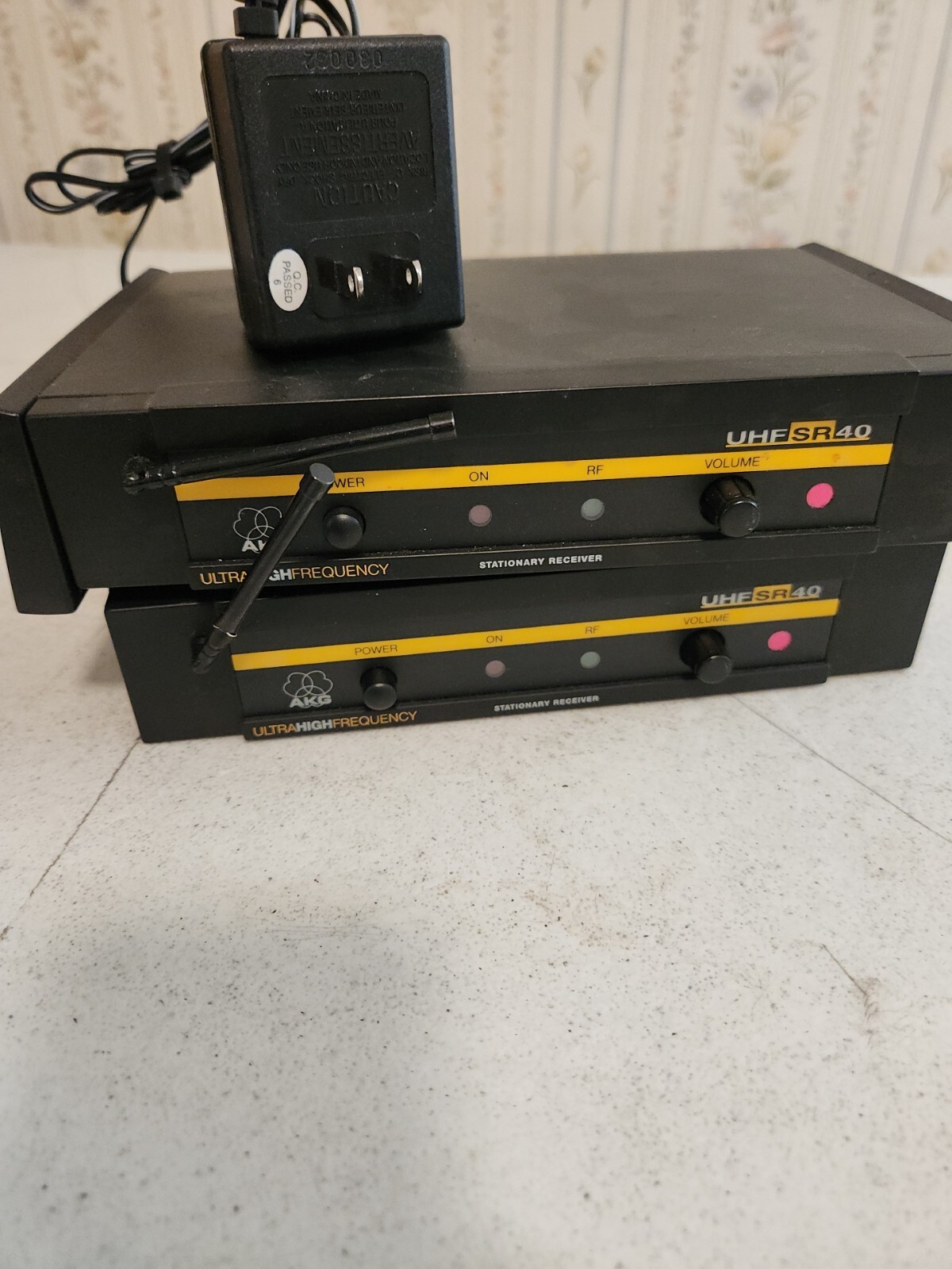 *LOT OF 2* AKG SR40 Wireless Receiver & UHF PT40 / PT81 Transmitter 710.400MHz