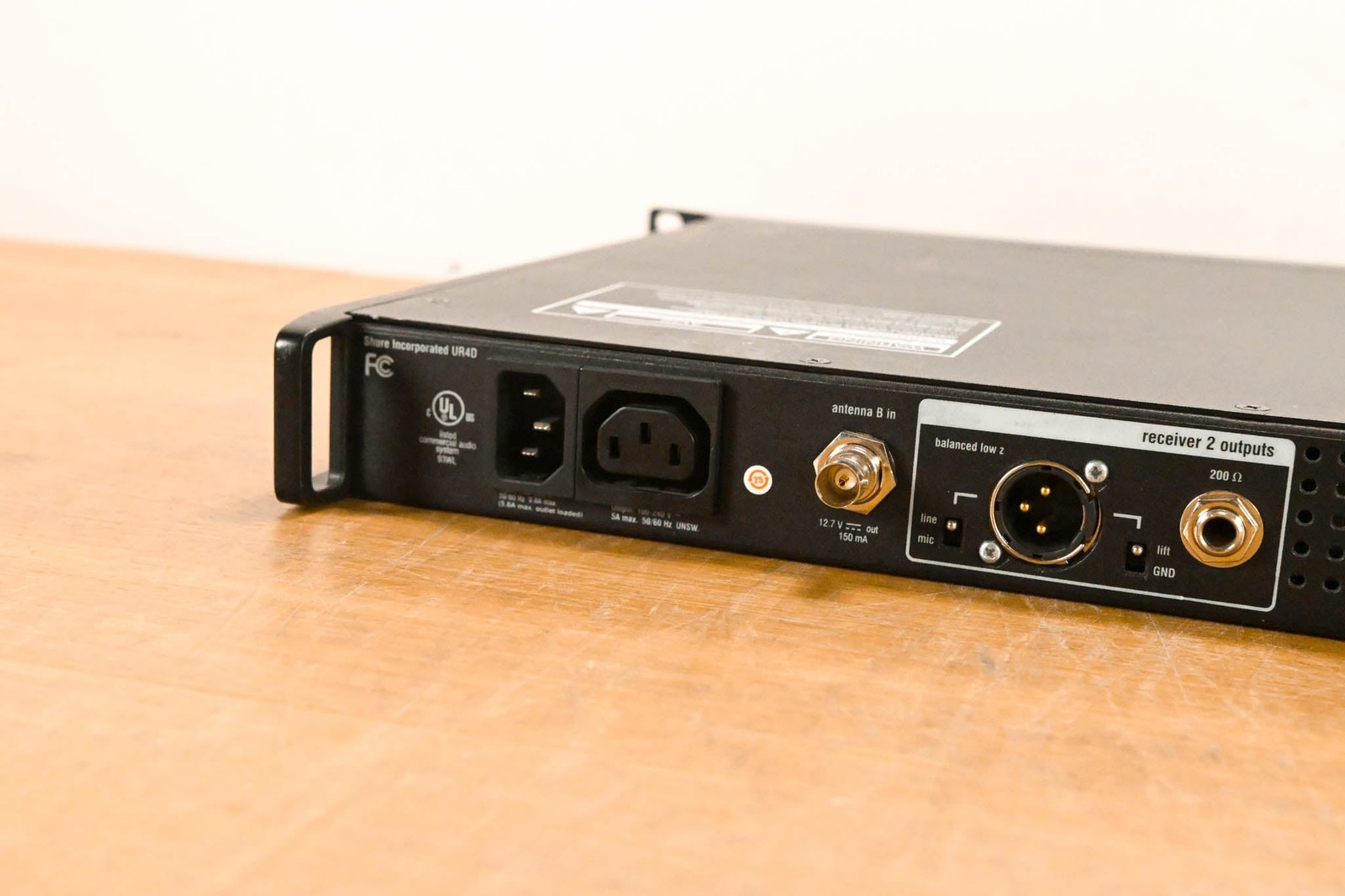 Shure UR4D Dual Wireless Receiver – G1 Band – 470-530 MHz CG010Y4
