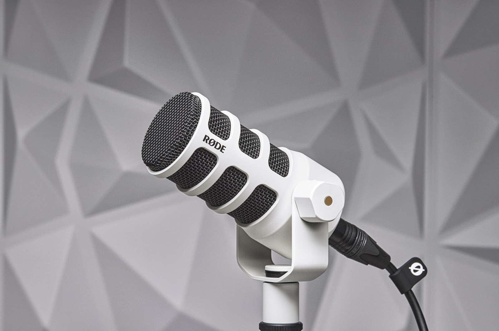 PodMic Cardioid Dynamic Broadcast Microphone White – Professional Podcast Mic
