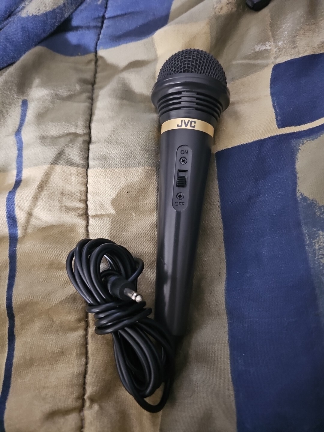 JVC MV-19 Vocal Dynamic Microphone Uni-Directional Pop Noise Filter Really Nice