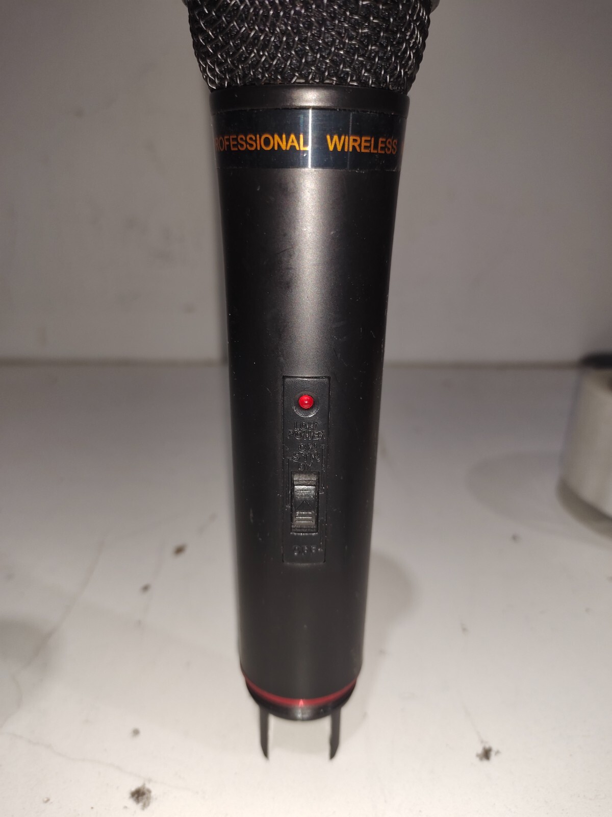 Juse Mics Professional Wireless Dynamic Mics – Set Of 2 (Powers On, Untested)