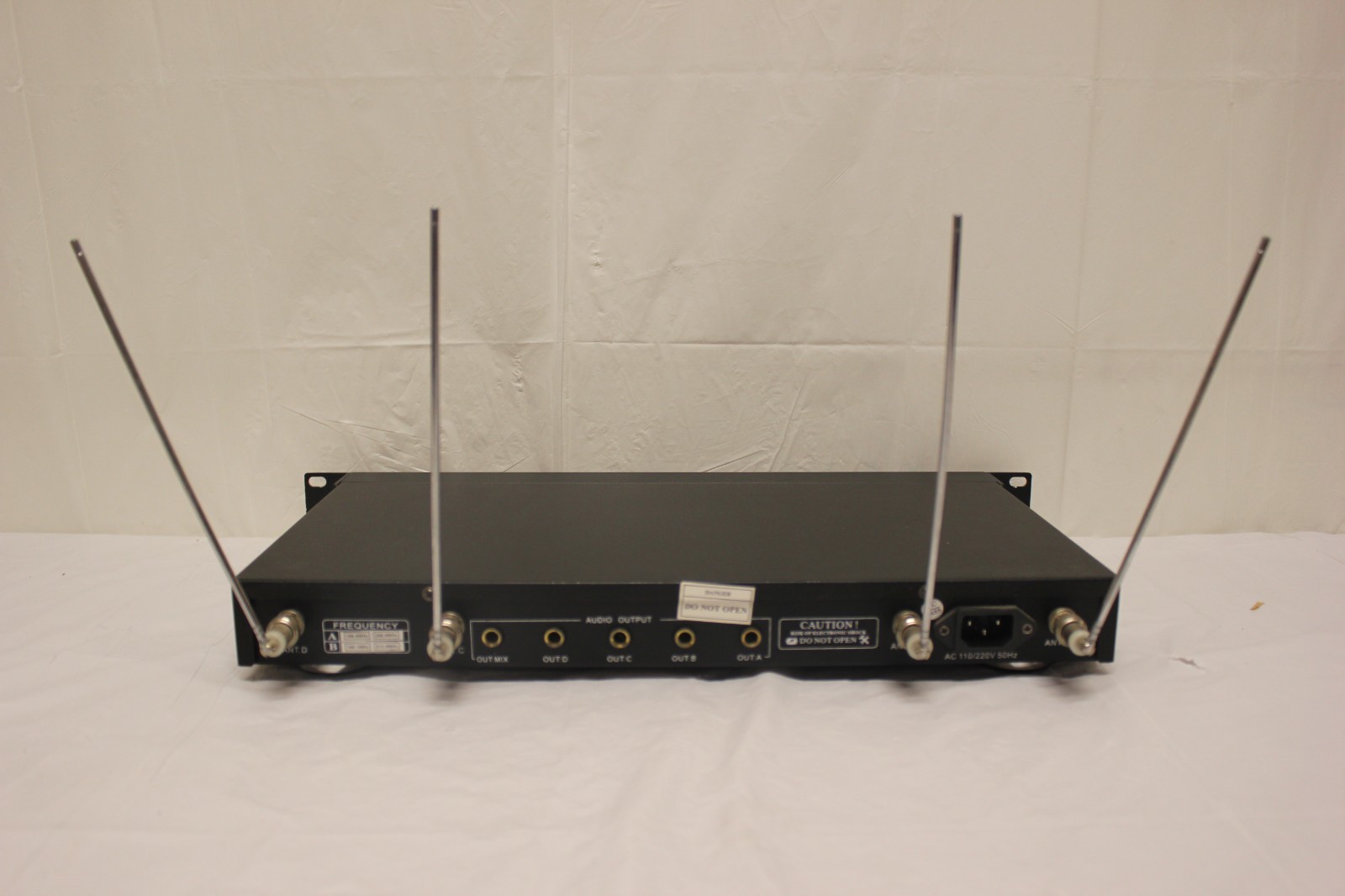 Technical Pro WM1401 VHF Four Channel Wireless Microphone System with Mics G3