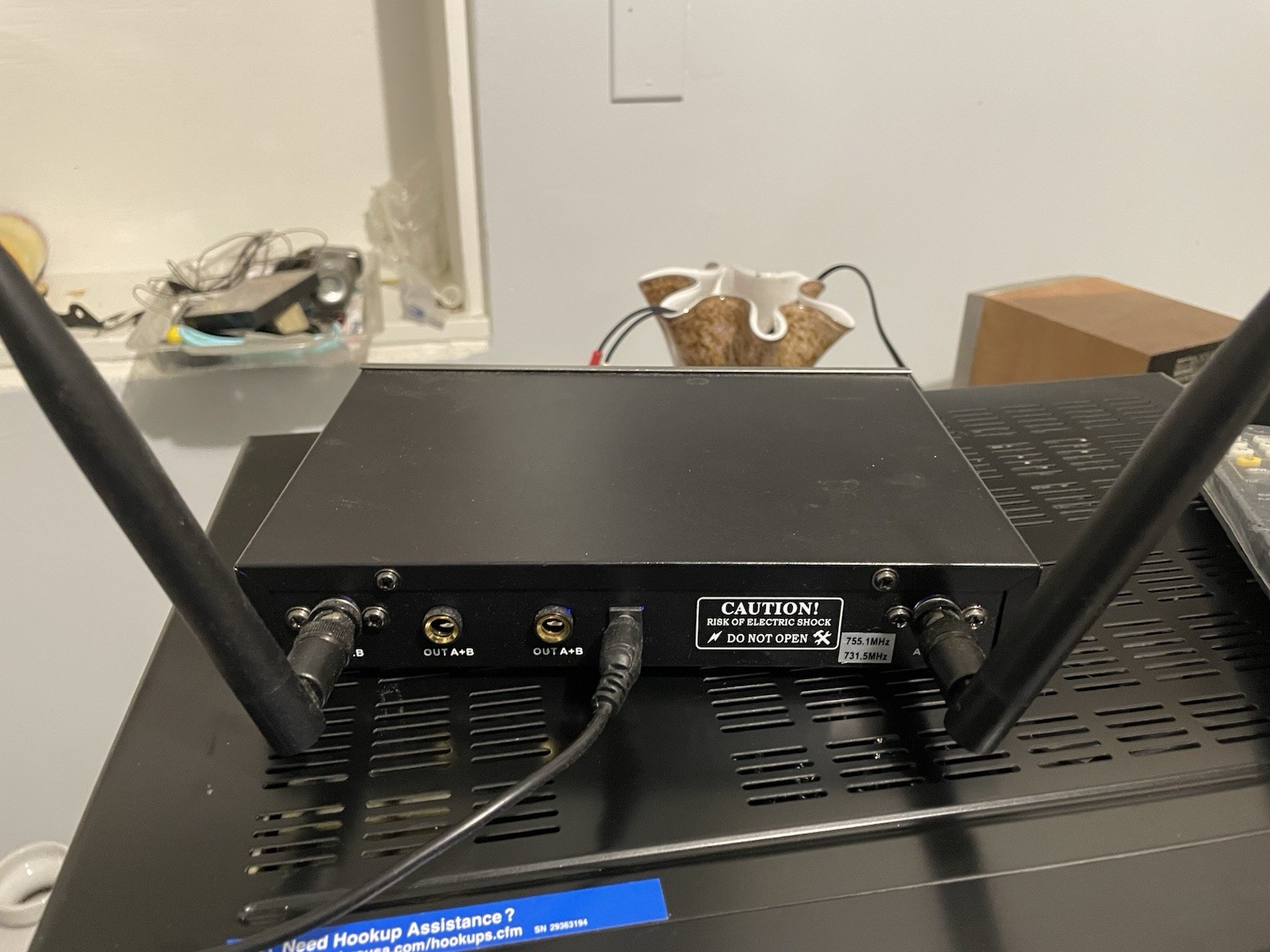 PROFESSIONAL WIRELESS MICROPHONE 2 CHANNEL