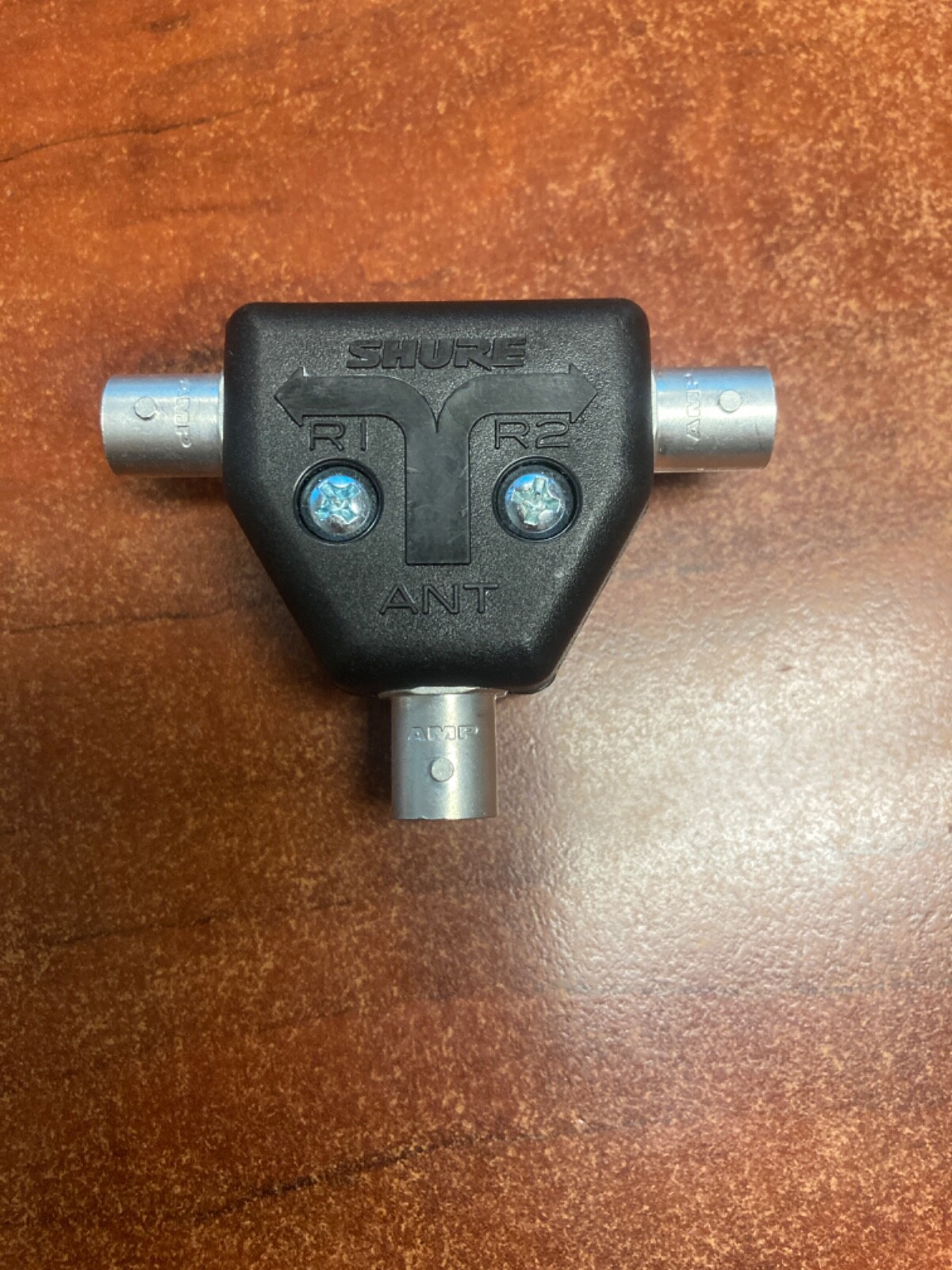 Shure Antenna Signal Splitter – UA221