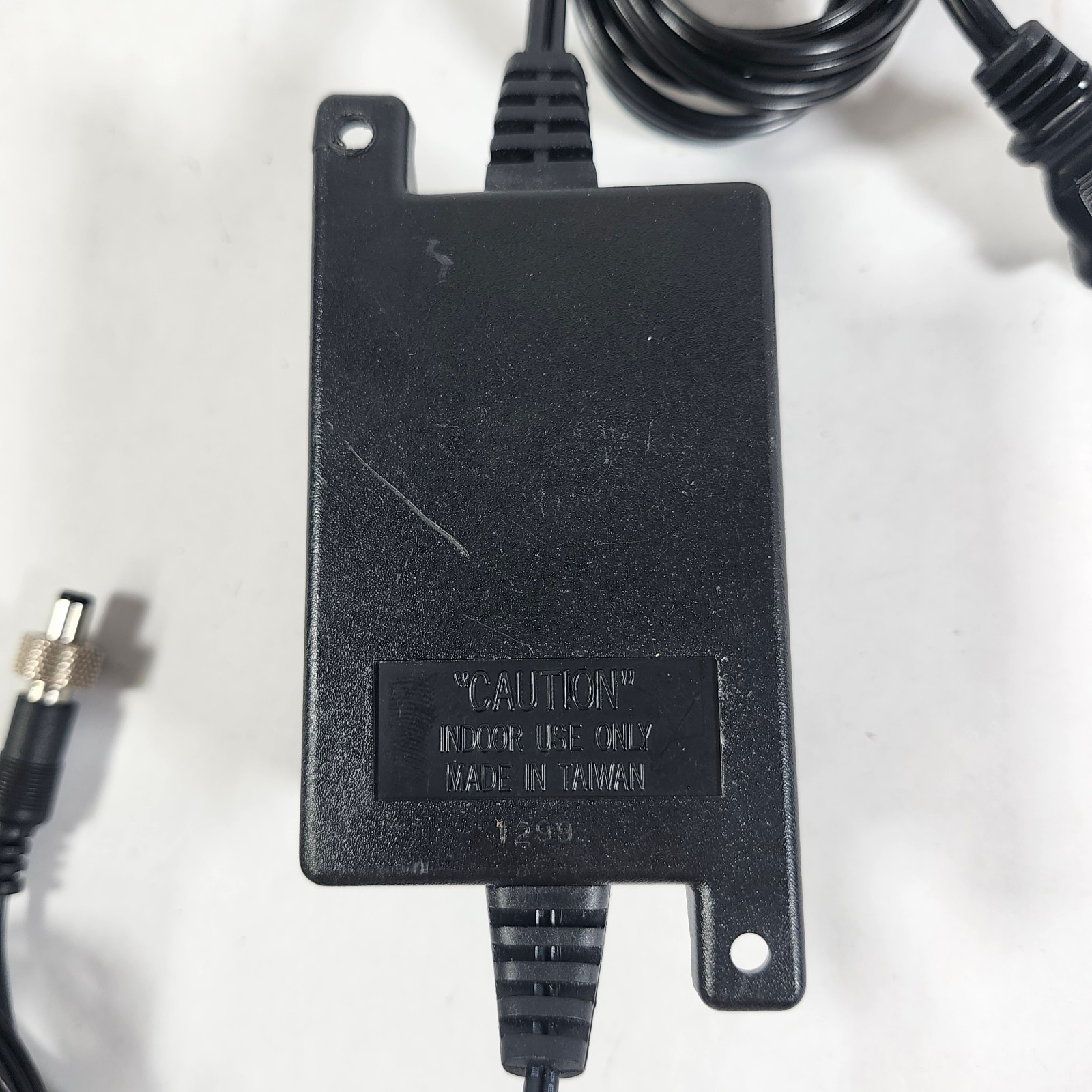 Original OEM Shure AC Adapter PS40 15V 600mA Power Supply – 5.5×2.1mm Screw Lock