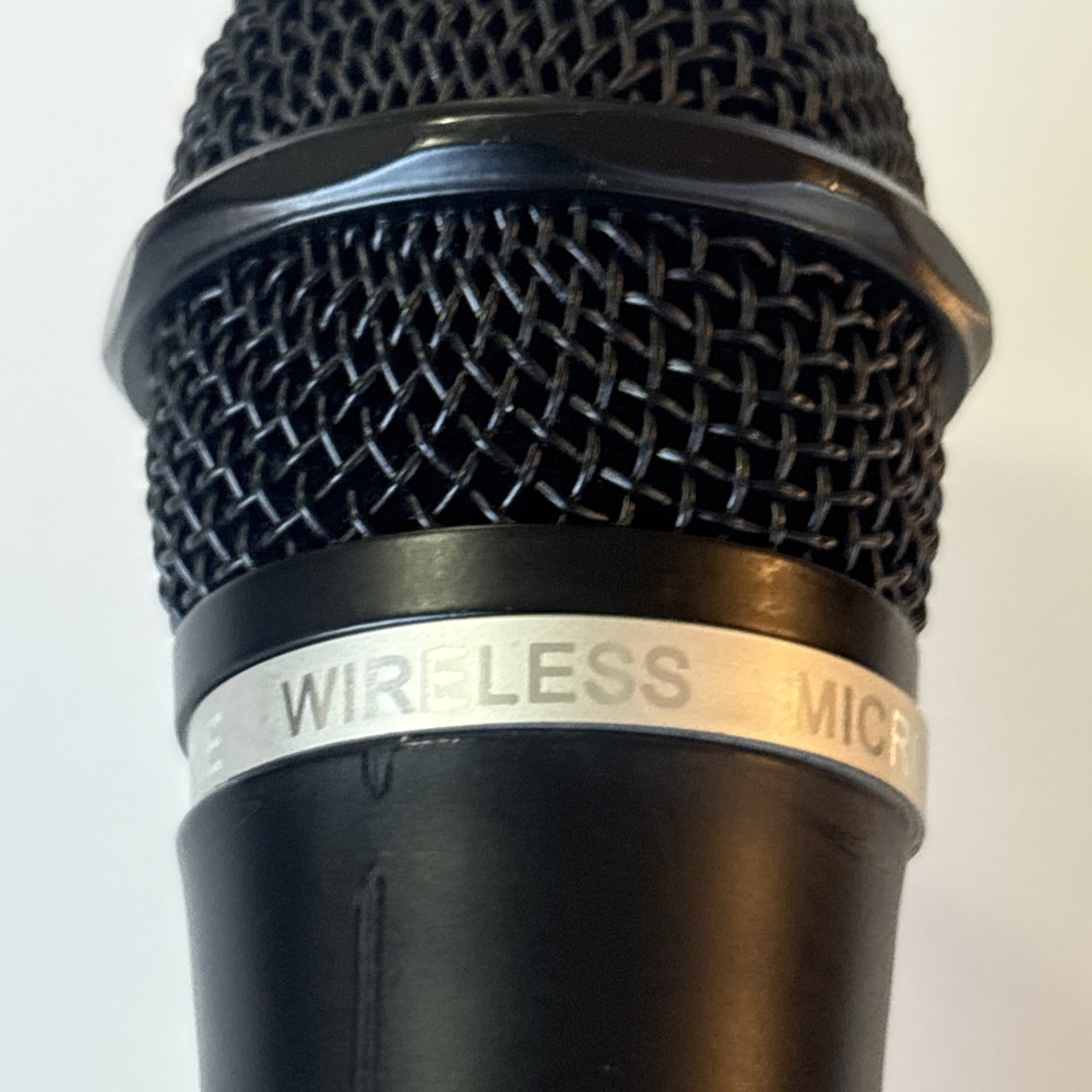DEURA Wireless MICROPHONE Frequency 637.5 MHz Black W/ Mini LCD Screen