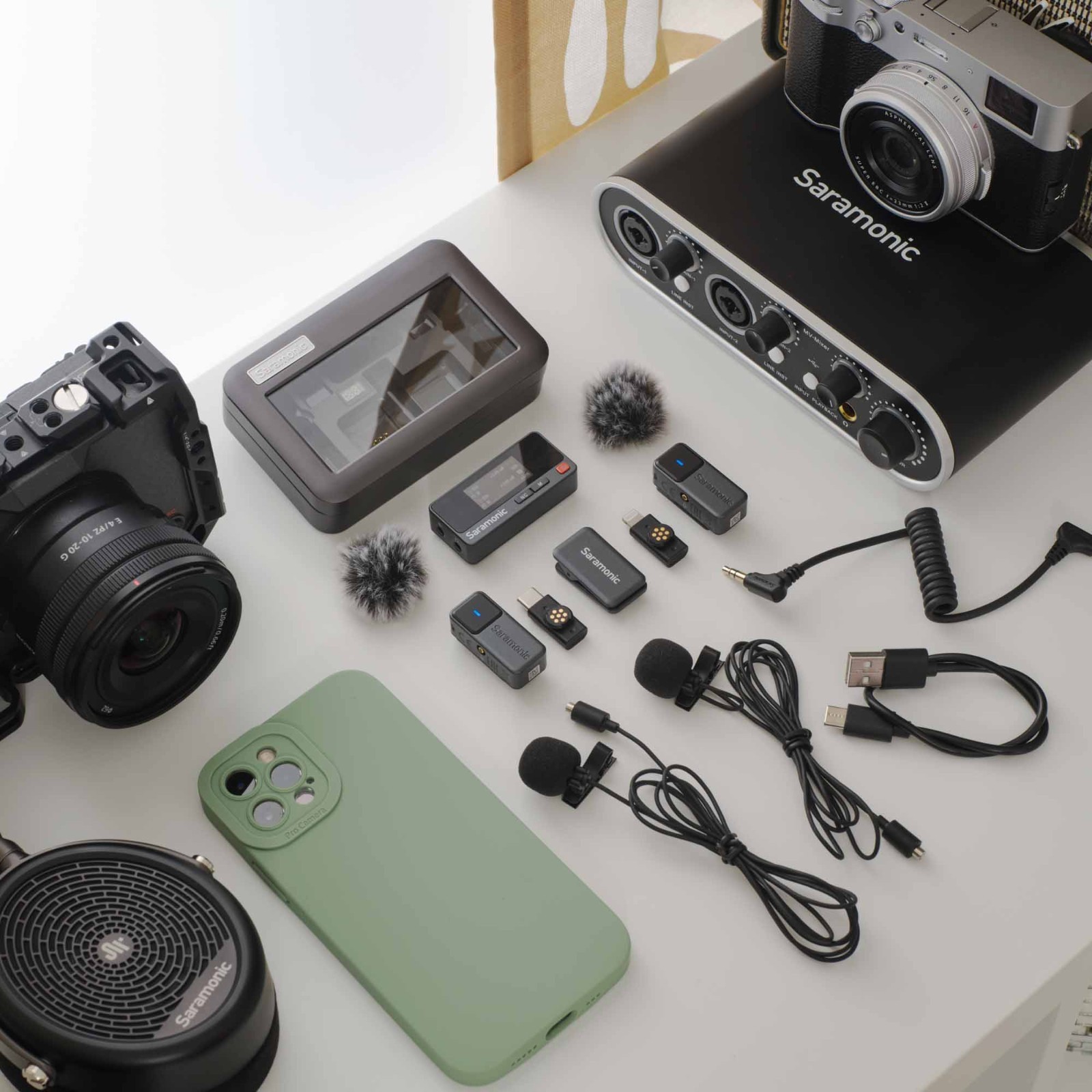 Saramonic Air 2-Person Mini Wireless Clip-On Mic System w/ Lavaliers