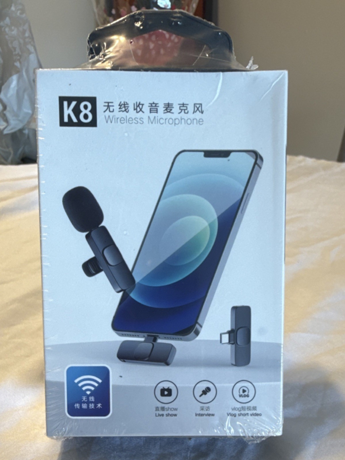 Wireless Microphone for Live Show Interview Recording and Vlogging. Black Color