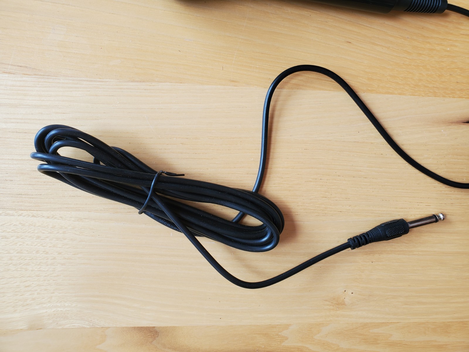 Altec Lansing Wired Handheld Microphone 1/4 in TS Plug On/Off Switch Black