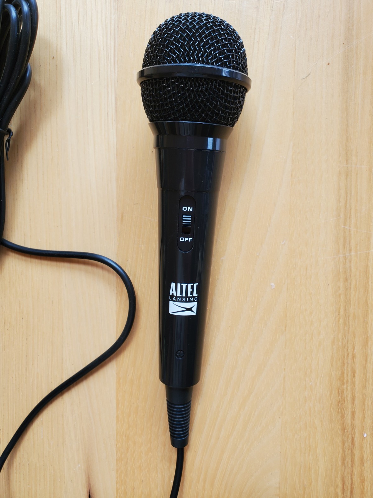 Altec Lansing Wired Handheld Microphone 1/4 in TS Plug On/Off Switch Black