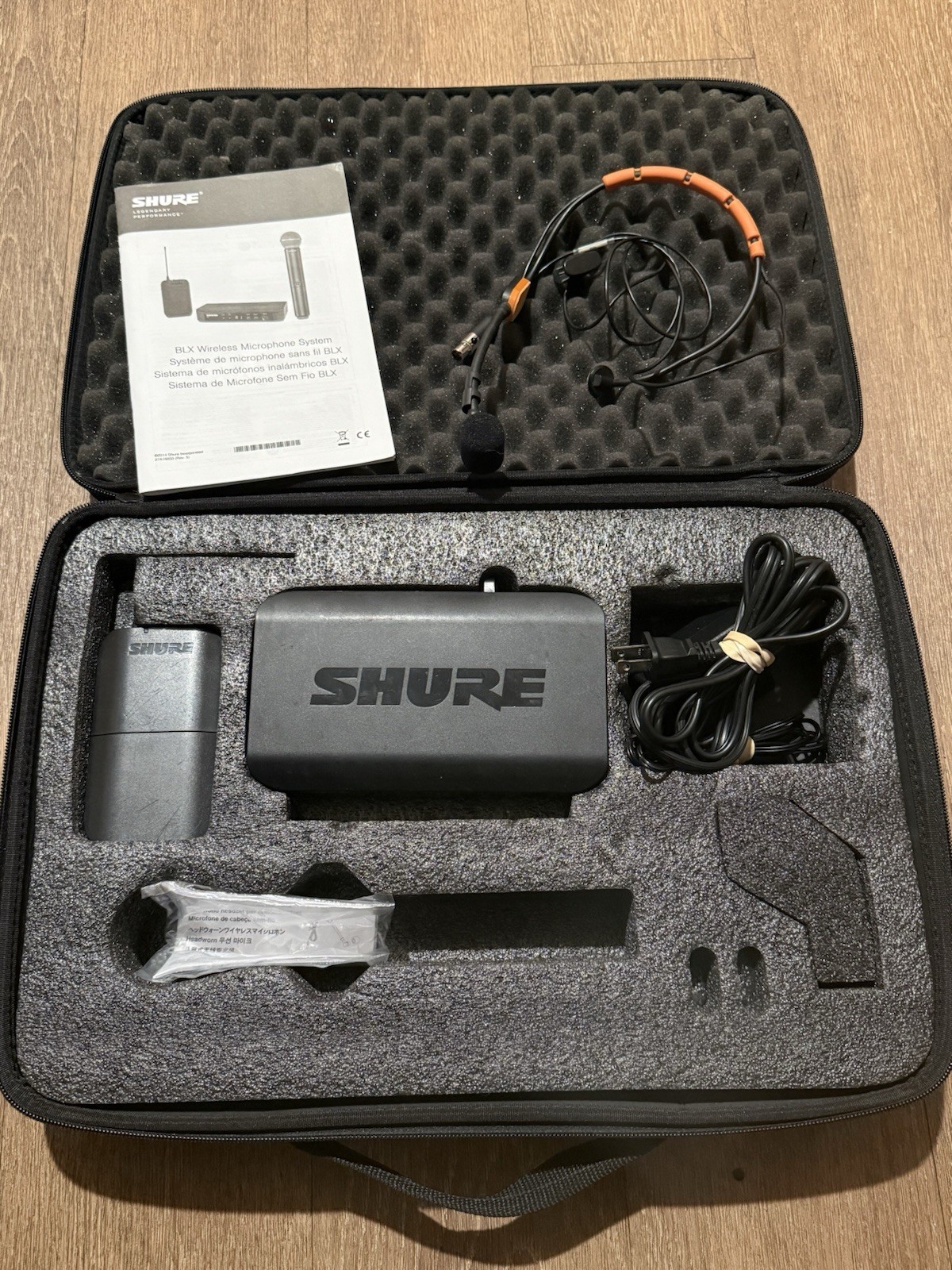 SHURE BLX4 Wireless Headset Microphone System BLX1-H8 with Case
