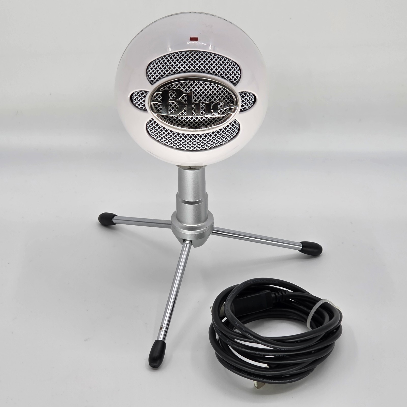 BLUE Microphone Snowball USB Mic with Tripod Stand Textured White With Cord