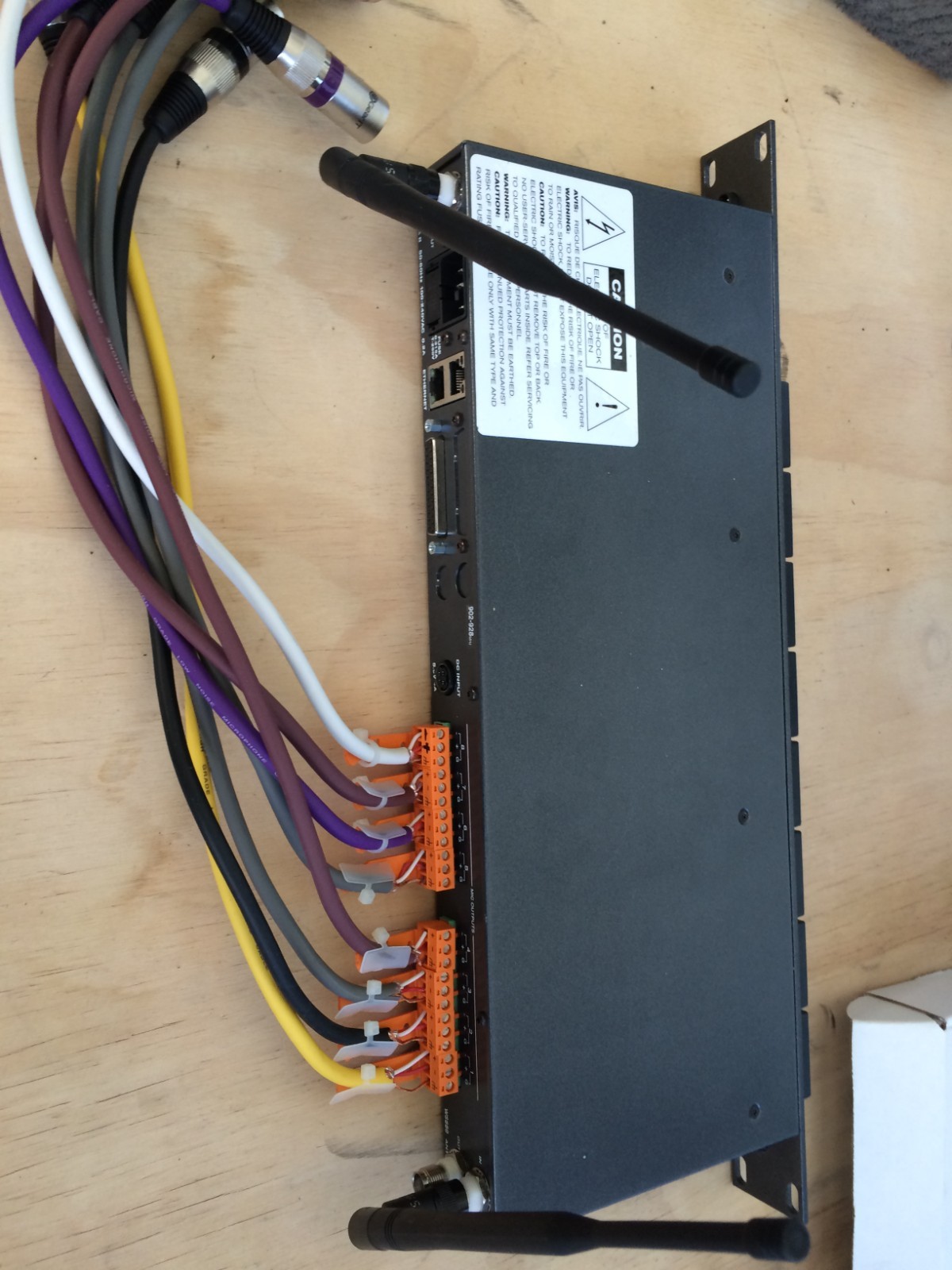 ClearOne WS880 receiver 910-6000-801 and 8 910-6001-008-C WS800 Wireless mics.