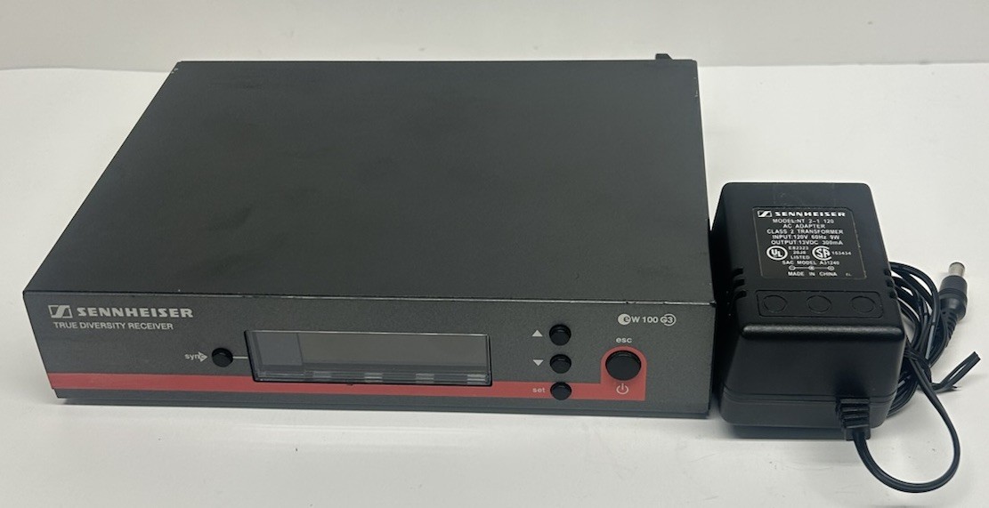 Sennheiser True Diversity Receiver EM100 G3 Range B 626-668 MHZ W/Power Supply
