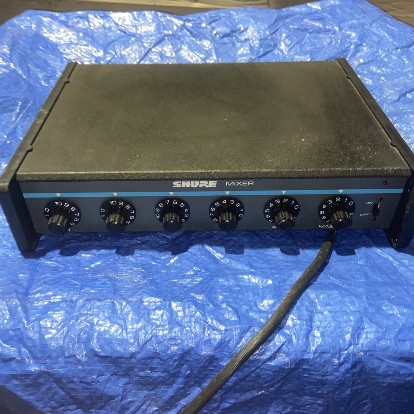 Shure M268 4-Channel Microphone Mixer & Preamplifier Black LED Indicator Compact