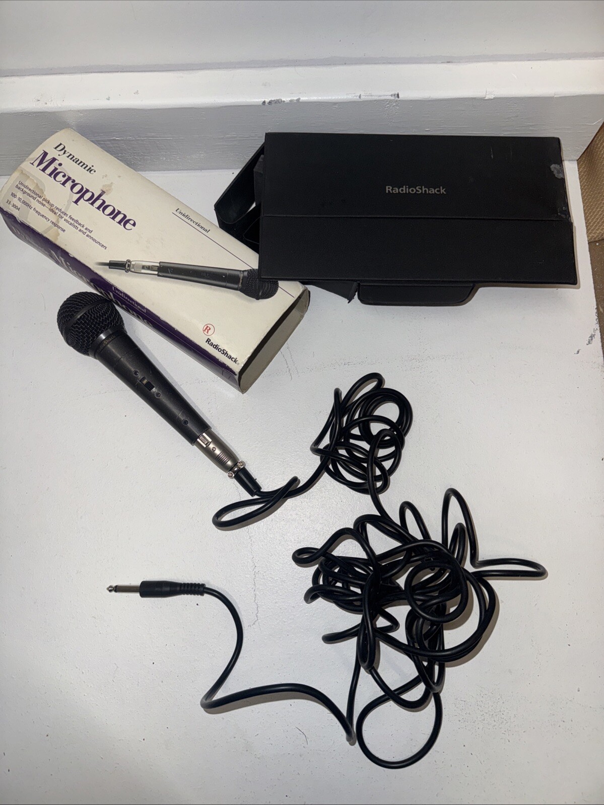 Radioshack 33-3004 Handheld Unidirectional Dynamic Microphone w/ Case Untested
