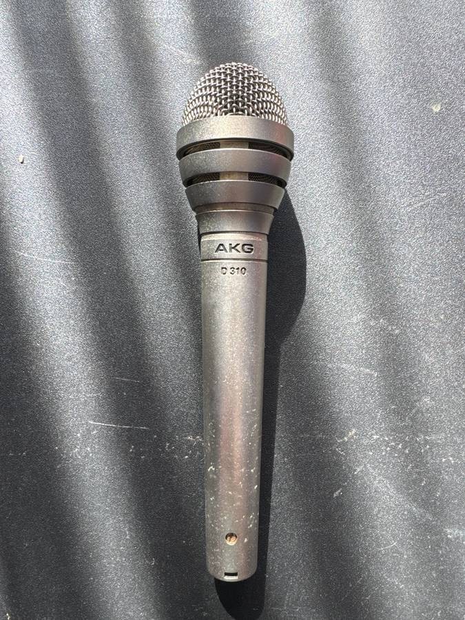 AKG D310