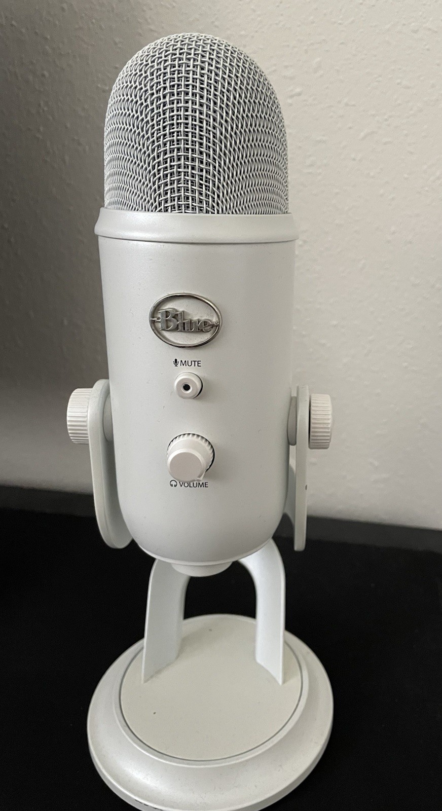 Blue Microphones Yeti USB Microphone – Whiteout
