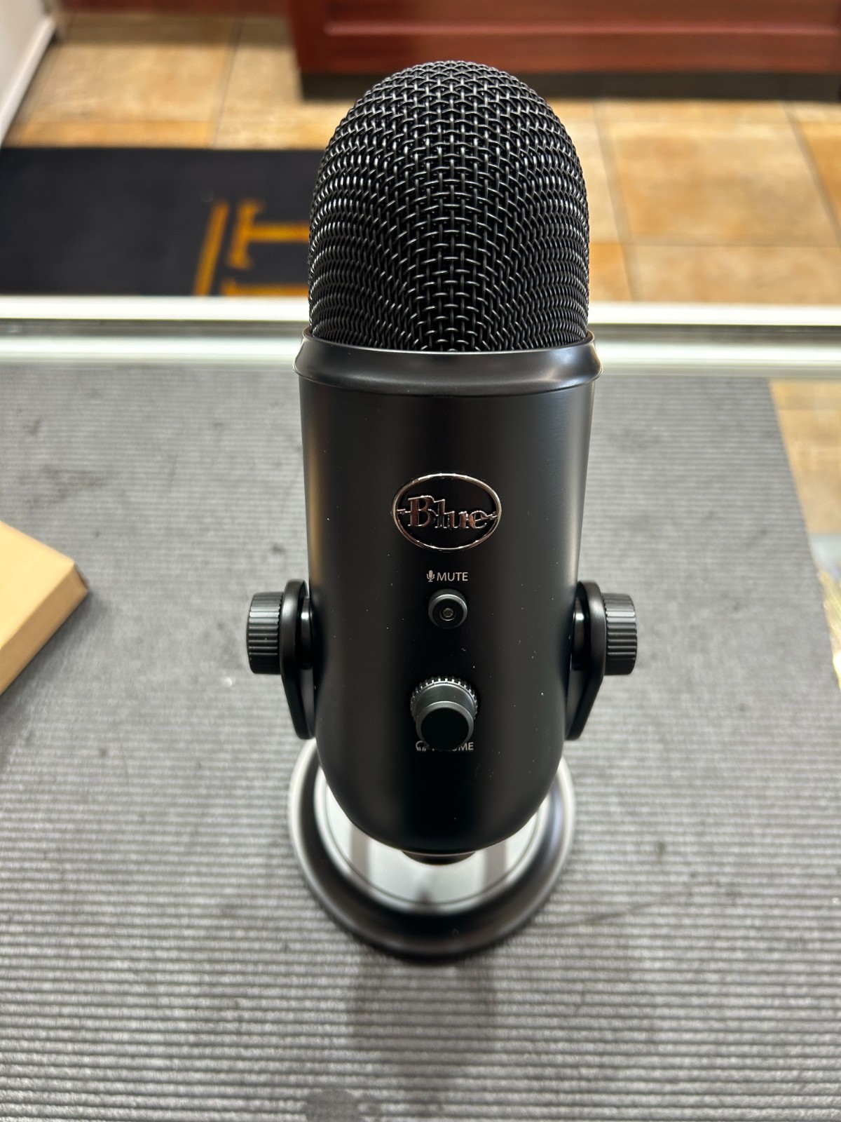 Blue Yeti Professional Multi-Pattern USB Condenser Microphone – Blackout